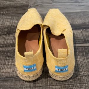 Toms size 8 yellow